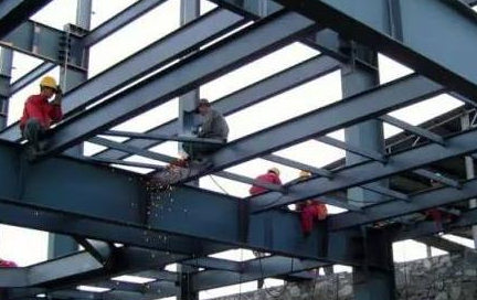 钢结构焊接中不注意电压和电流导致出现什么问题