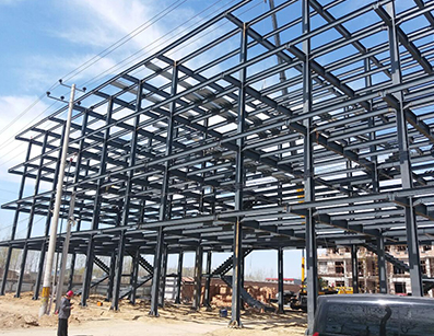 甘肃钢结构是以钢材为主的结构,是建筑结构的主要类型之一